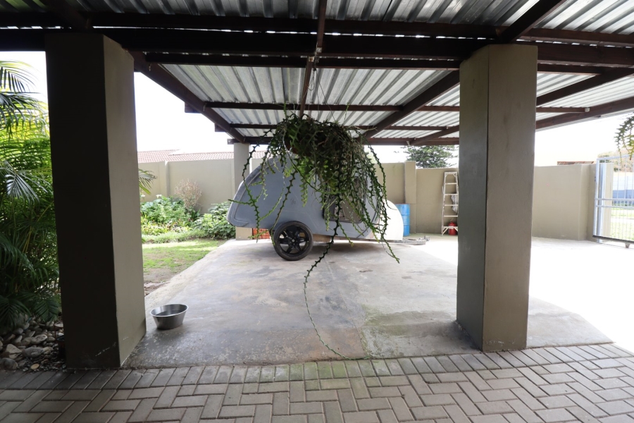 5 Bedroom Property for Sale in Kabega Park Eastern Cape